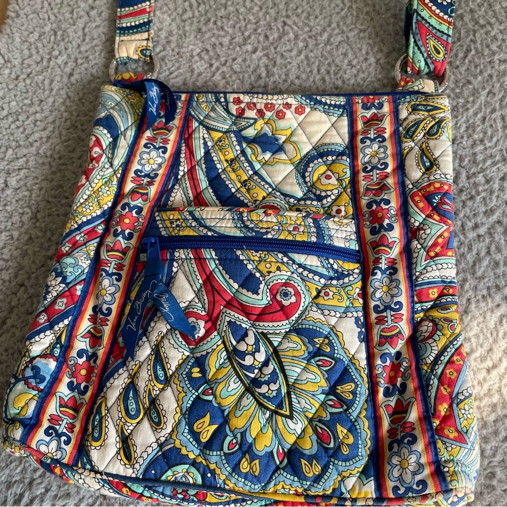 Vera‎ Bradley Crossbody Bag Paisley print adjustable strap zip casual colorful